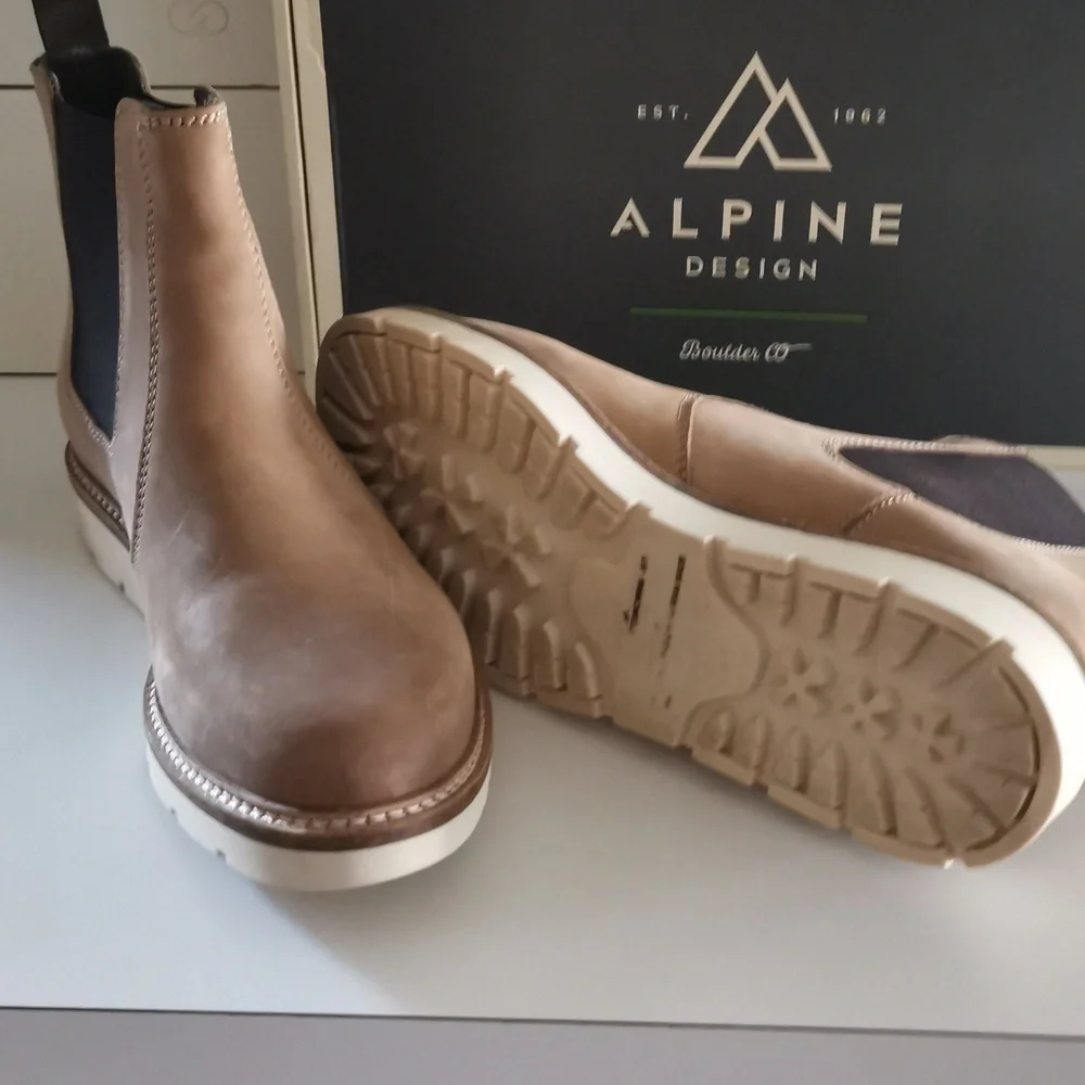 Blaze Chelsea Boot with Thick Sole and Elastic Panels Size: 9.5 Ivory - Picture 6 of 7